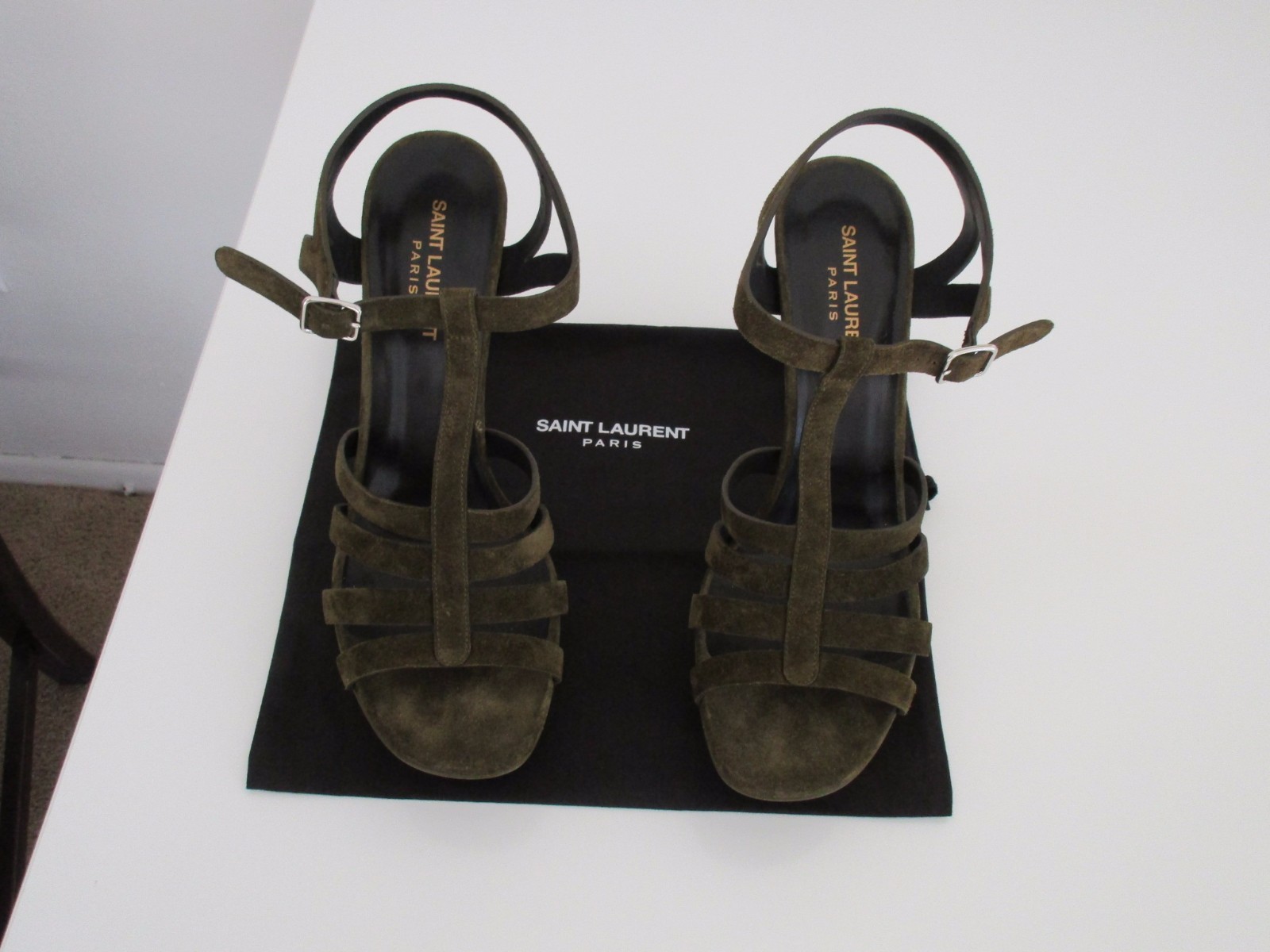 Scarpe sandali Saint Laurent Tribute in pelle scamosciata verde oliva cinturino a T plateau taglia 40