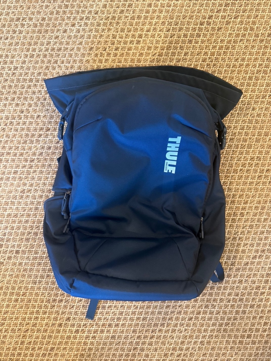 Thule Navy Backpack - excellent condition - orang… - image 1