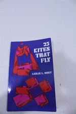 Paperback Book 25 Kites That Fly by Leslie Hunt