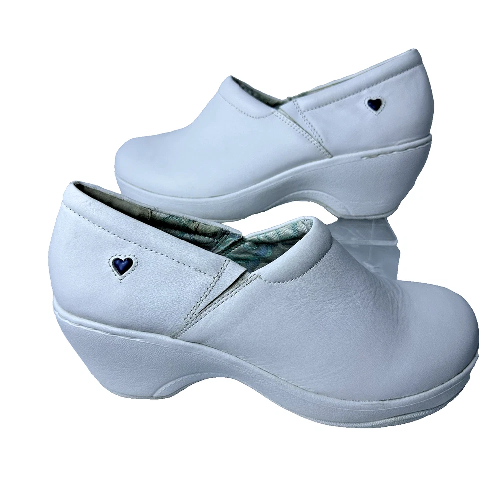 Nurse Mates Women’s White Leather Slip Resistant Clogs Size 11 Pillowtop Shoes - Image 2 of 4