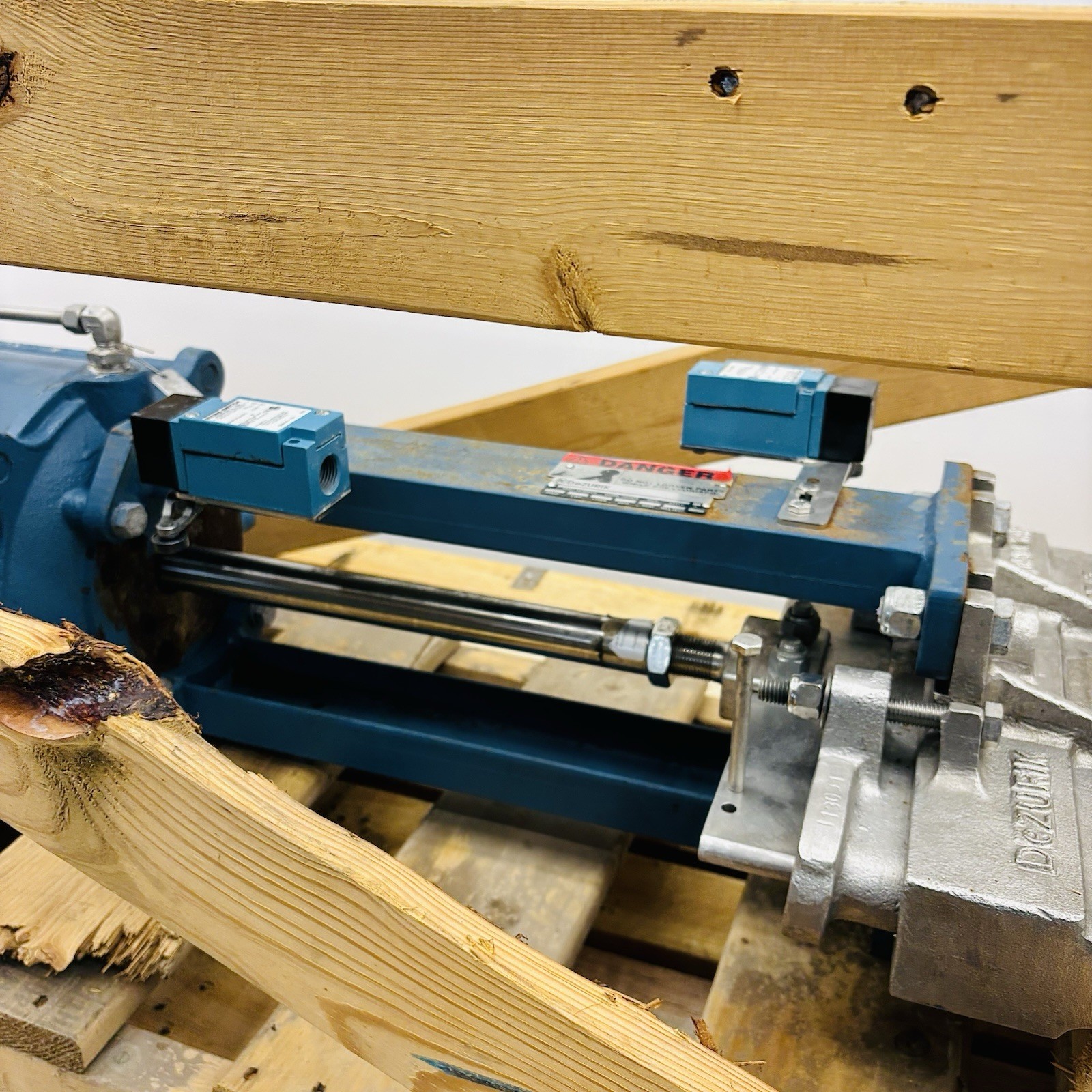 Dezurik 12” 150# KGC Stainless Steel Pneumatic Knife Gate 500F CL150