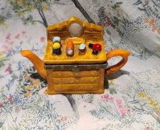 Ceramic Box In The Shape Of A Vanity With Hinges