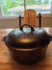 Vintage Large Logo Tite-Top Griswold No. 8 Cast Iron Dutch Oven W/matching lid