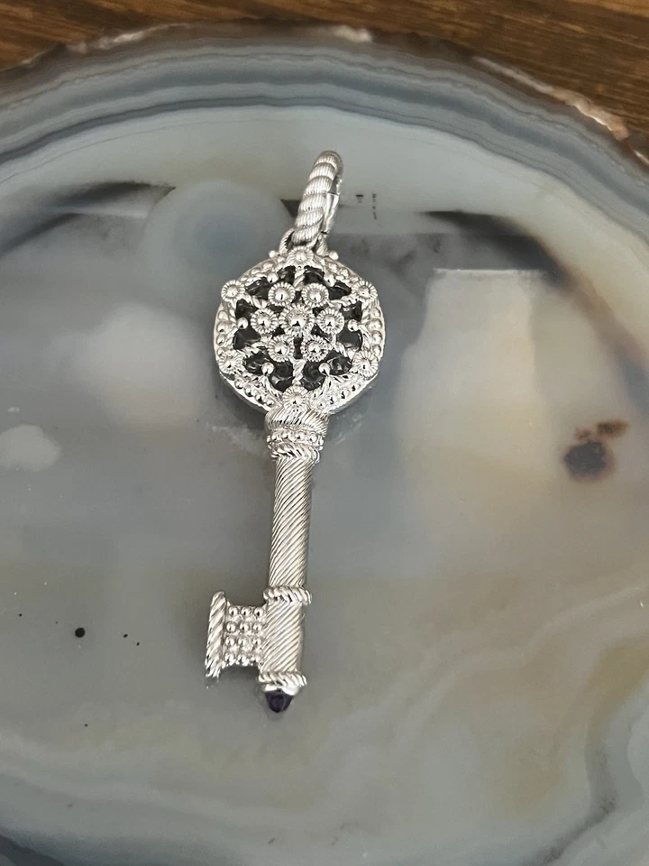 JUDITH RIPKA Colgante Llave Amatista Circonita Esterlina Foto 3 de 4