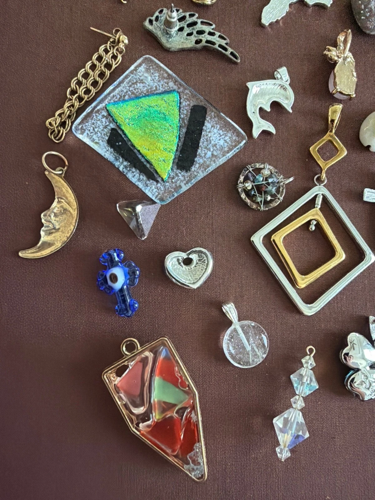 Vintage Pendant Lot 26 Pieces Costume Jewelry Charms Florida Cross Dolphin - product detail image 7