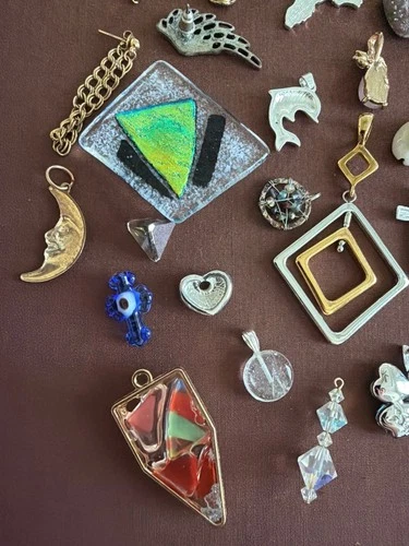 Vintage Pendant Lot 26 Pieces Costume Jewelry Charms Florida Cross Dolphin image 7
