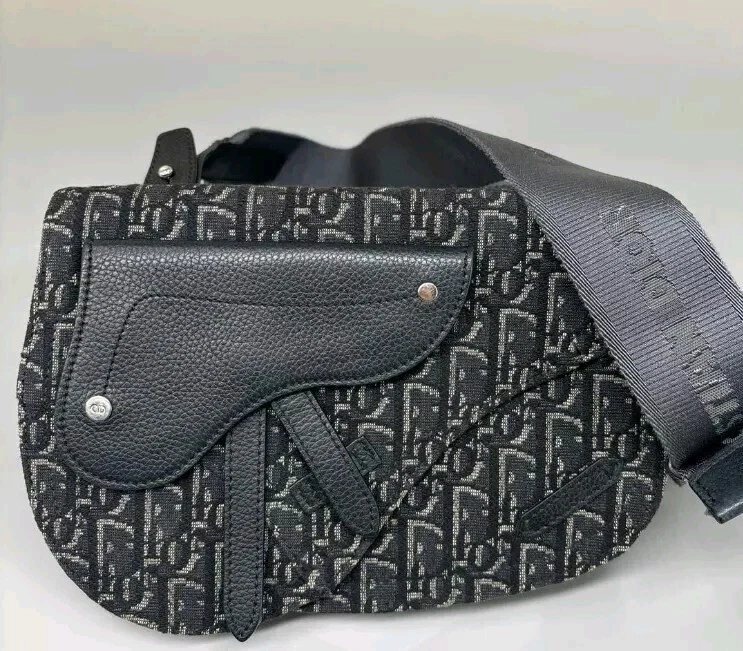 Authentique sac à bandoulière Christian Dior trotteur selle noir