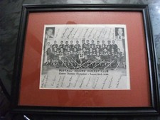 VINTAGE ORIGINAL 1945-1946 BUFFALO BISONS HOCKEY TEAM PICTURE W/ AUTOGRAPHS RARE
