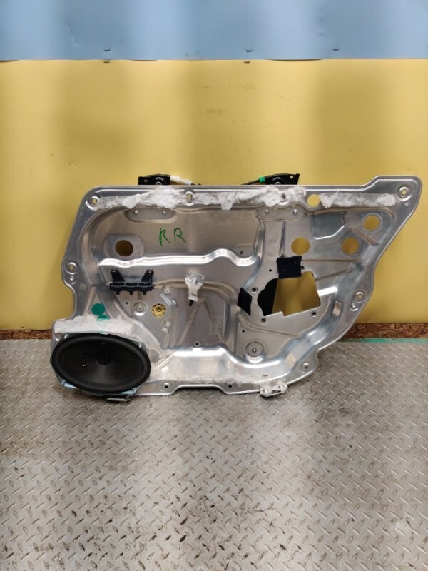 06 07 08 09 Bentley Continental Flying Spur Rear Right Window Regulator
