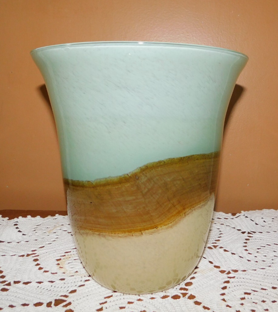 P91163 Green Brown Cream