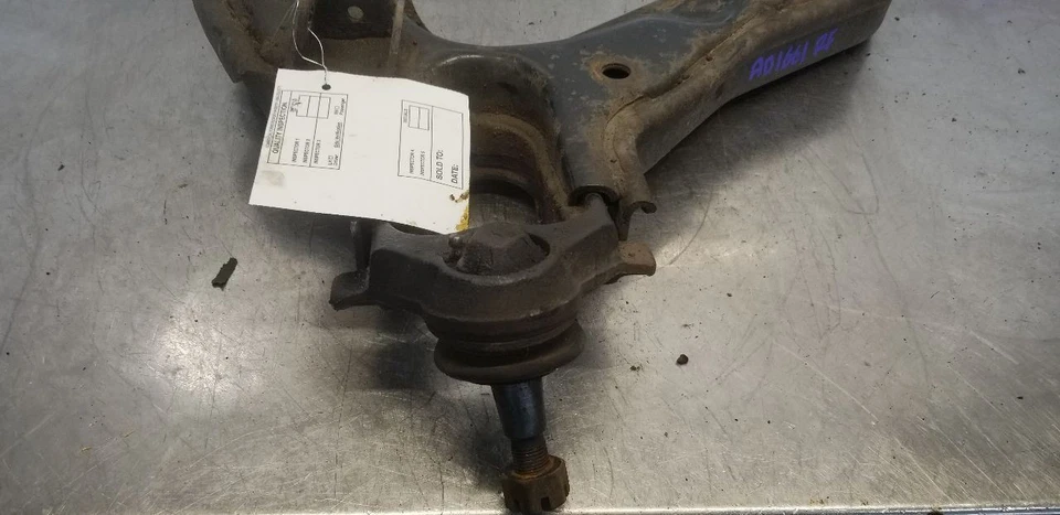 Chevy Tahoe 1996 brazo de control inferior pasajero delantero derecho 5,7 L 4x4 4x4 Foto 2 de 4