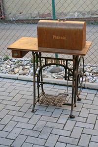 alte antike PHOENIX Nähmaschine um 1900 komplett ...