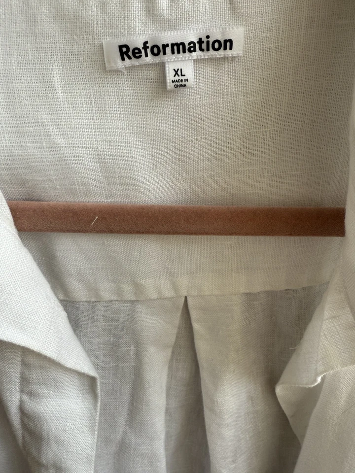 Camisa con botones de lino de gran tamaño Reformation talla XL Foto 3 de 4