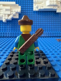 Lego Castle, Camouflaged Outpost 6066 ForestmanFigure Near Mint Condition