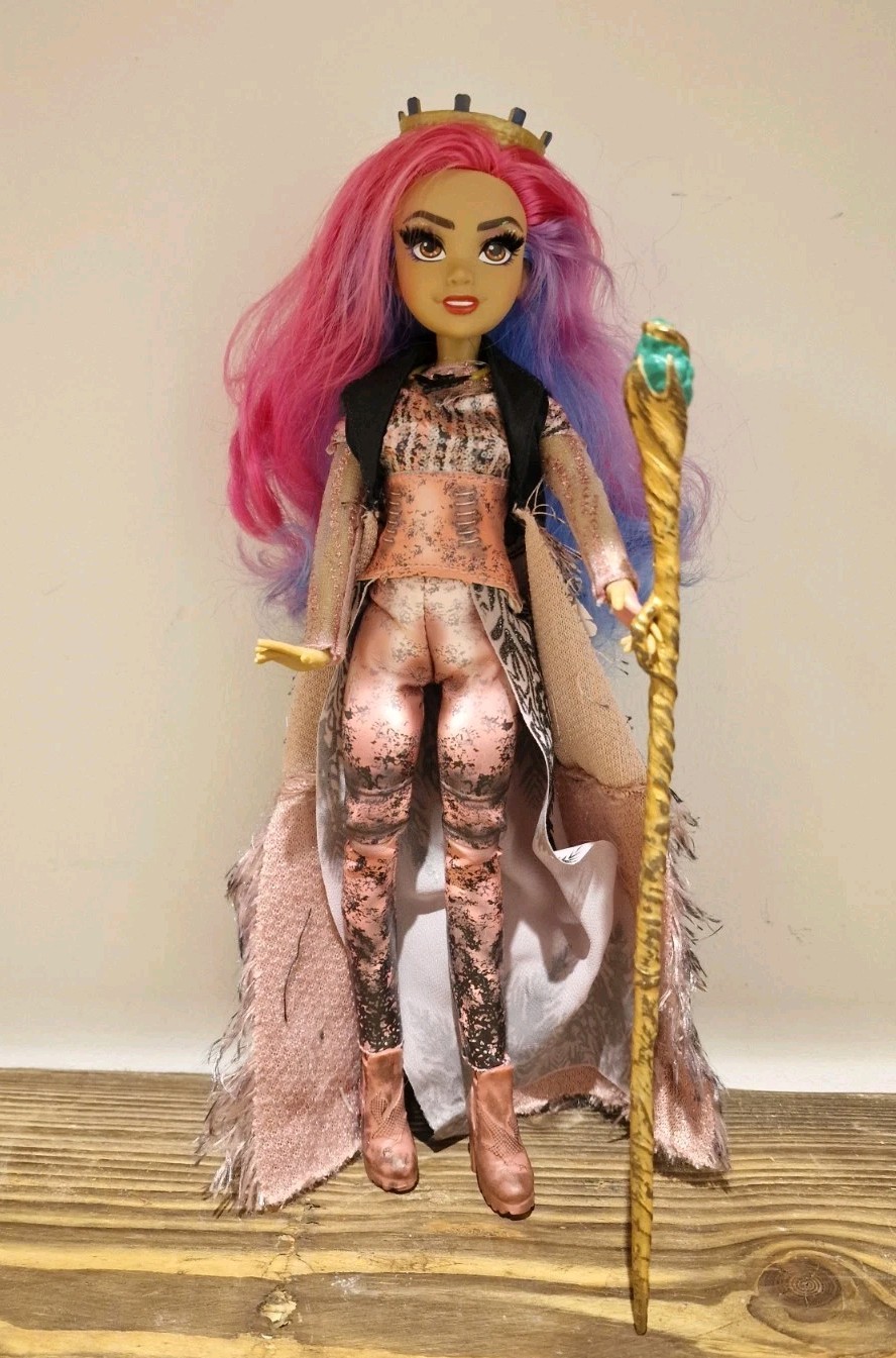Disney Descendants Audrey Doll, Deluxe Queen of Mean Toy Ama