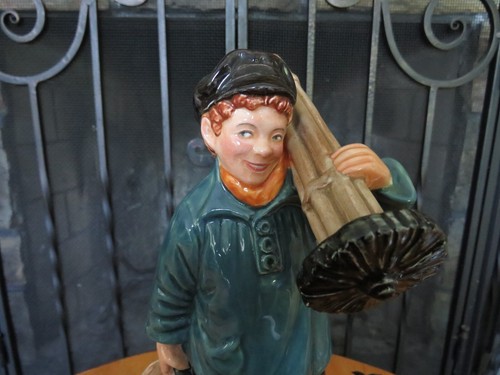 Royal Doulton Professions Master Sweep HN2205 Figurine Mary Nicoll (1956) - Picture 3 of 11