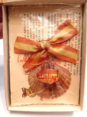 Santiago de Compostela SCALLOP SHELL Emblem Pilgrimage IN BOX Vintage Souvenir