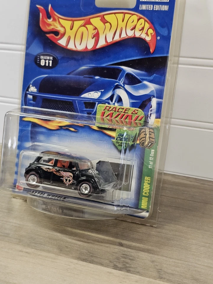 🔥Hot Wheels🔥 2002 Treasure Hunt Mini Cooper Black Real Rider Tires 💰 RARE - Image 2 of 4