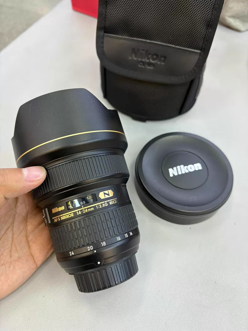 Nikon AF-S Nikkor 14-24mm f/2.8G Ed Lens Standard Lens for Nikon - 95% New