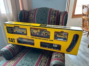 Caterpillar CAT Construction Express Toy Train Set 5 Cars 14' of Track 1992