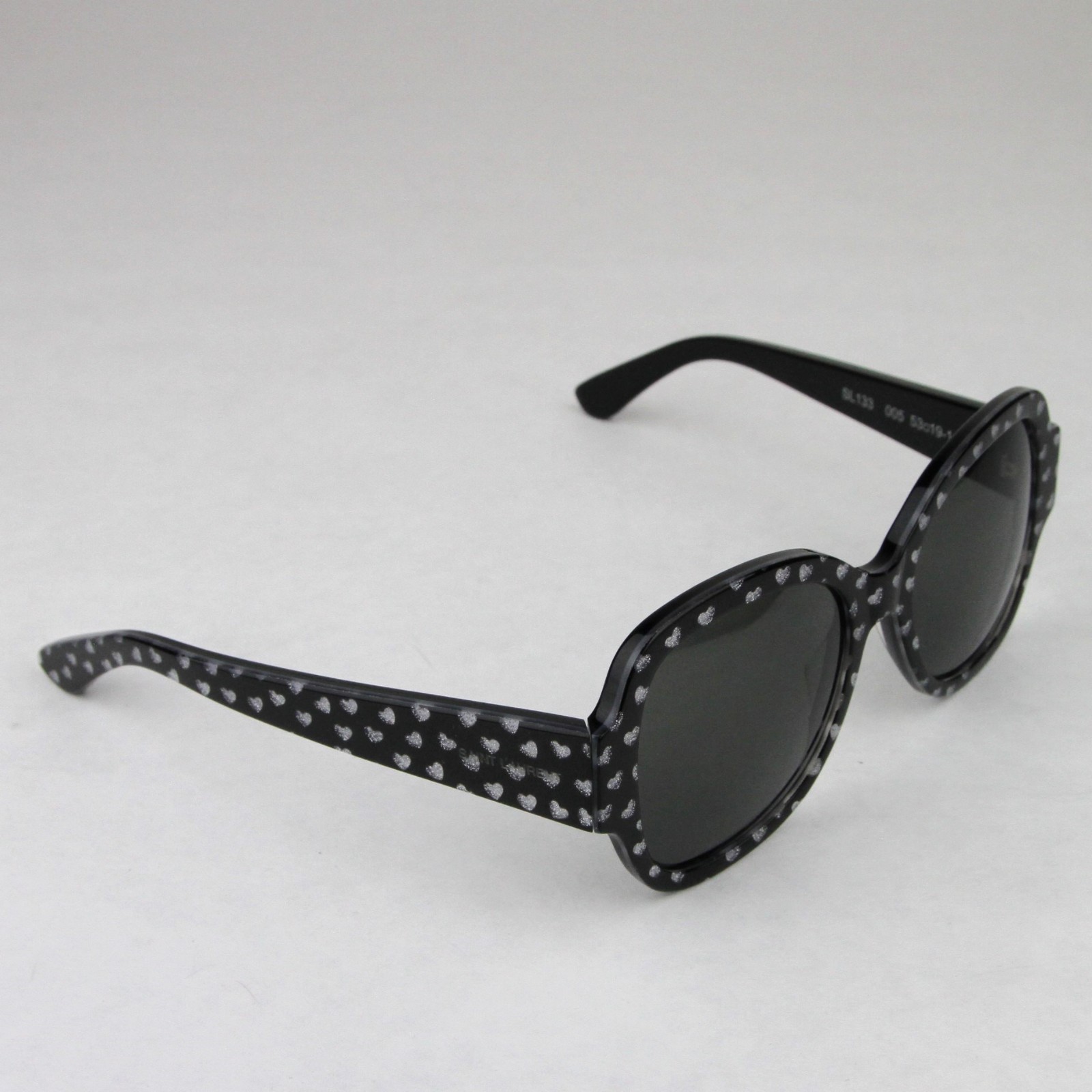 Saint Laurent Occhiali da sole grandi neri con cuori argento SL133 447690 1088