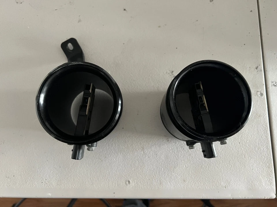 Infiniti Q60 2018 rojo deportivo sensor de flujo de aire masivo con carcasa Foto 2 de 4