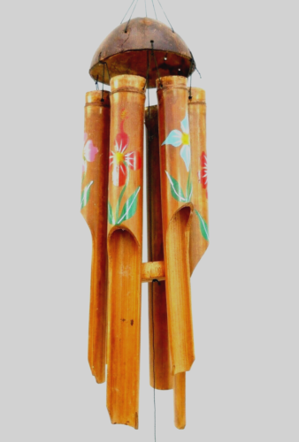 Palo de bambú de madera y cáscara de coco jardín campana de viento móvil 50 cm con flor - Imagen 1 de 8