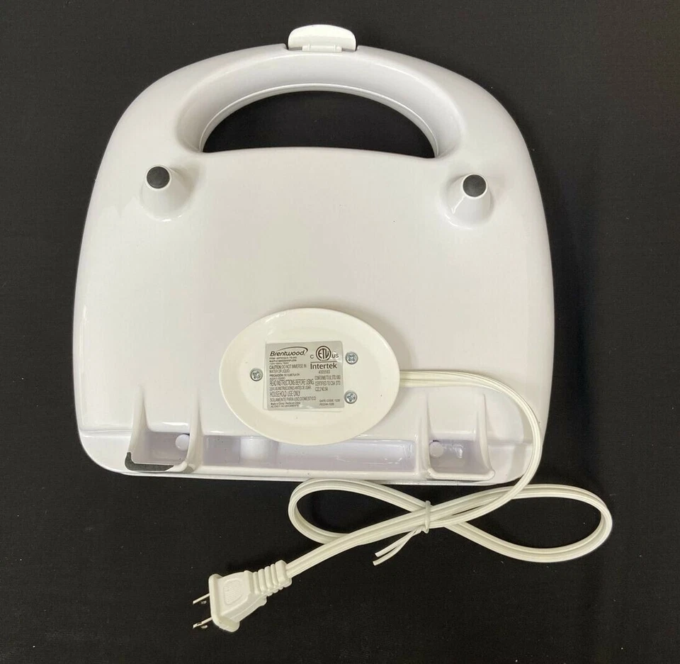 Brentwood - 750 W Dual Waffle White Nonstick Waffle Maker - Image 3 of 4