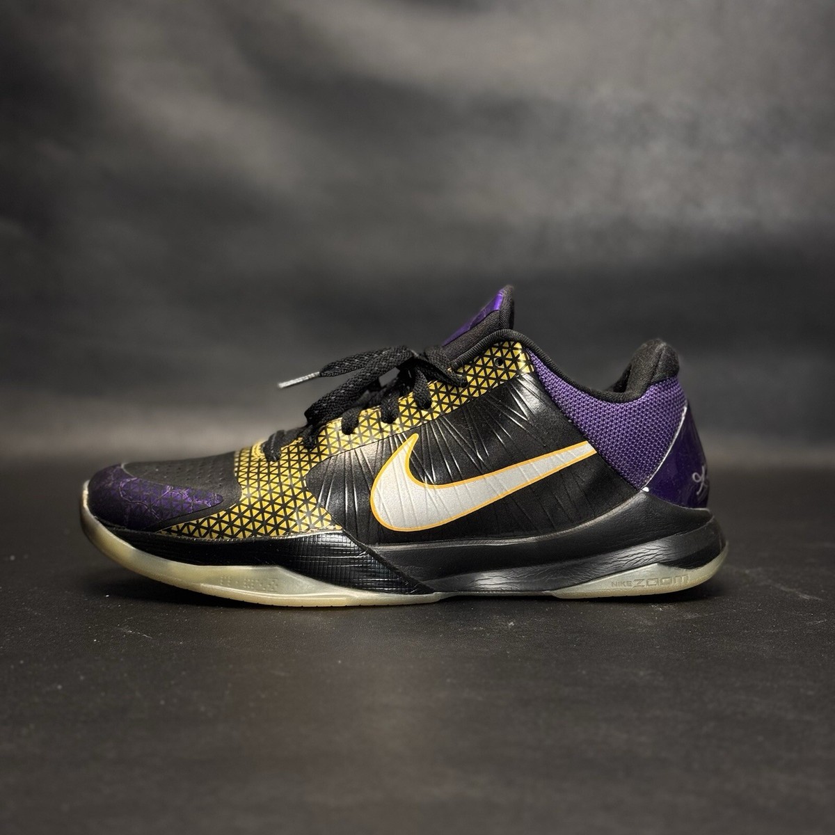 NIKE ZOOM KOBE 5 POP PLAYOFFF CARPE DIEM MENS 9 - 395780 001 BLACK