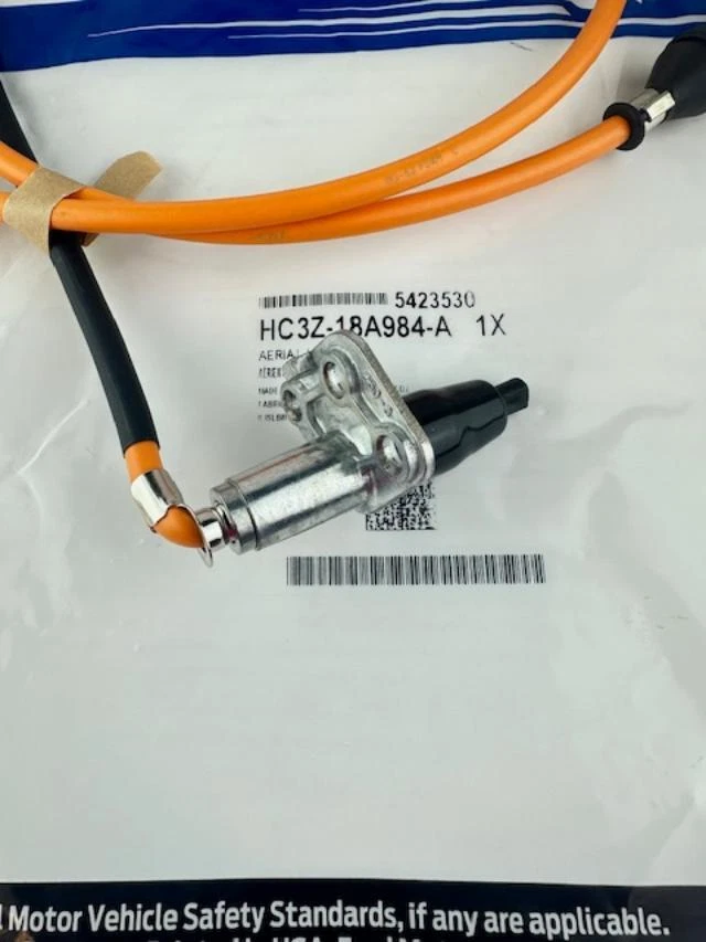 2017-2021 Ford F-250 F-350 Super Duty Radio Antenna Base Mount & Cable New OEM - Image 3 of 4