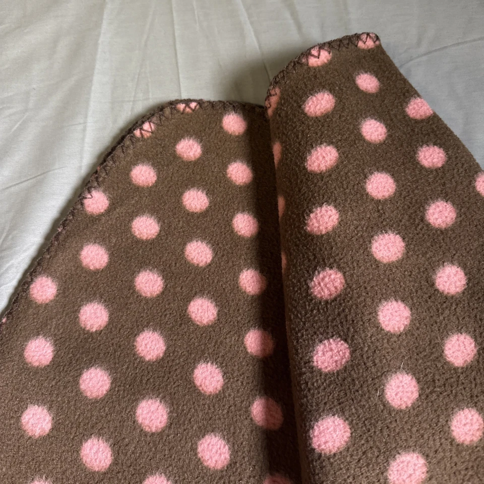 Manta 60x44 marrón con lunares rosas. Usado, suave Foto 4 de 4