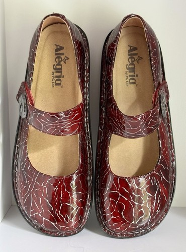 EUC ALEGRIA 40 9.5-10 Mary Jane Paloma Wine Etched Silver Patent Leather Shoes