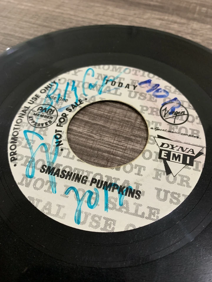Smashing Pumpkins 45 rpm Philippines 7" today AUTOGRAPHED - Image 2 of 3