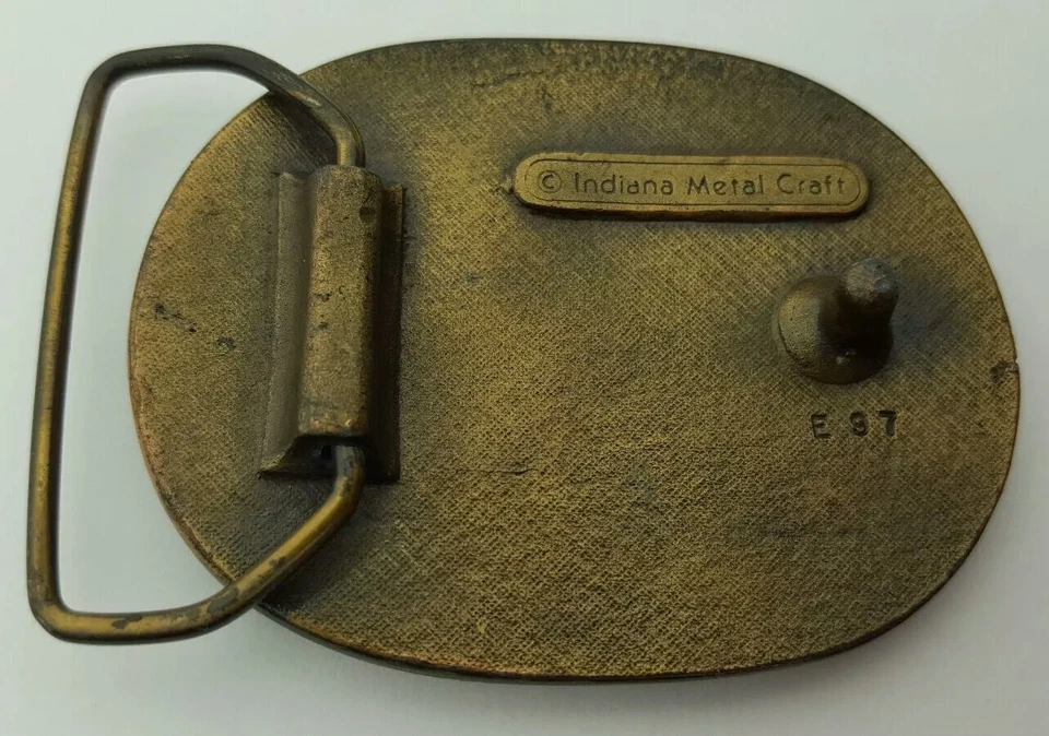 Hebilla de cinturón vintage Indiana Metal Craft Buck & Doe cola blanca ciervo tono latón en muy buena condición Foto 4 de 4