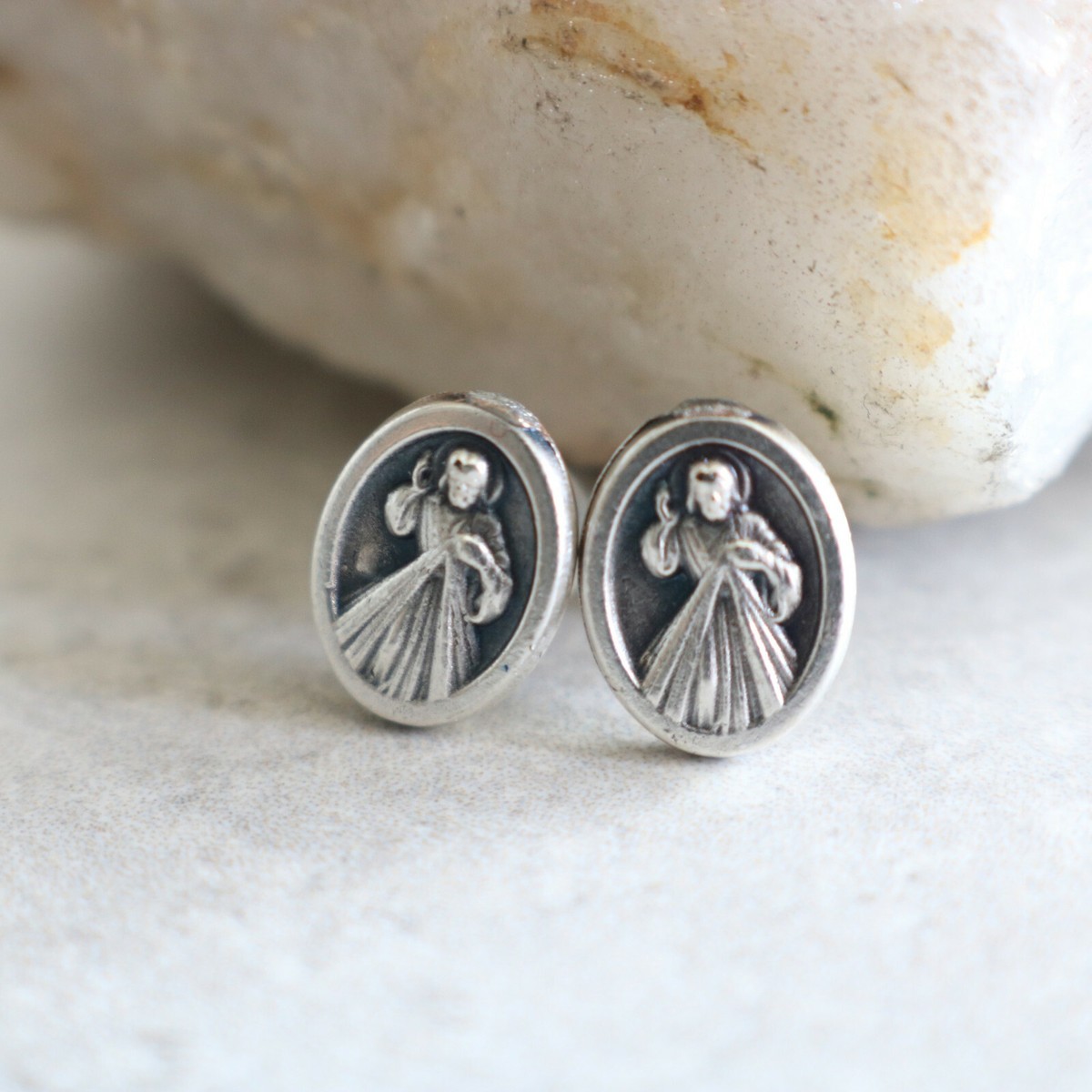 Women Stud Earrings 1/2