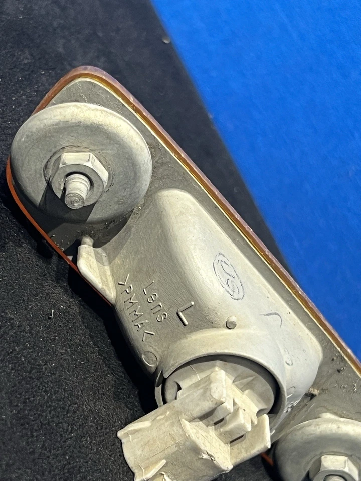 2003 TOYOTA PRIUS OEM LEFT HAND DRIVERS SIDE SIDE MARKER SIGNAL LIGHT 2001 2002 - Image 4 of 4