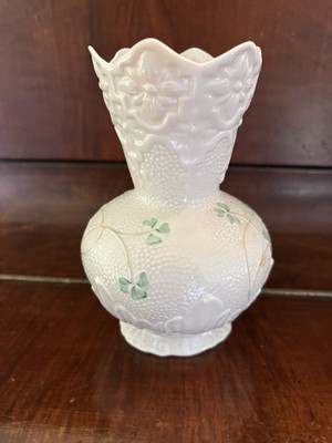 Vintage 6'' Belleek Kleeblatt Creme Vase Irland Bone China 9. Mark