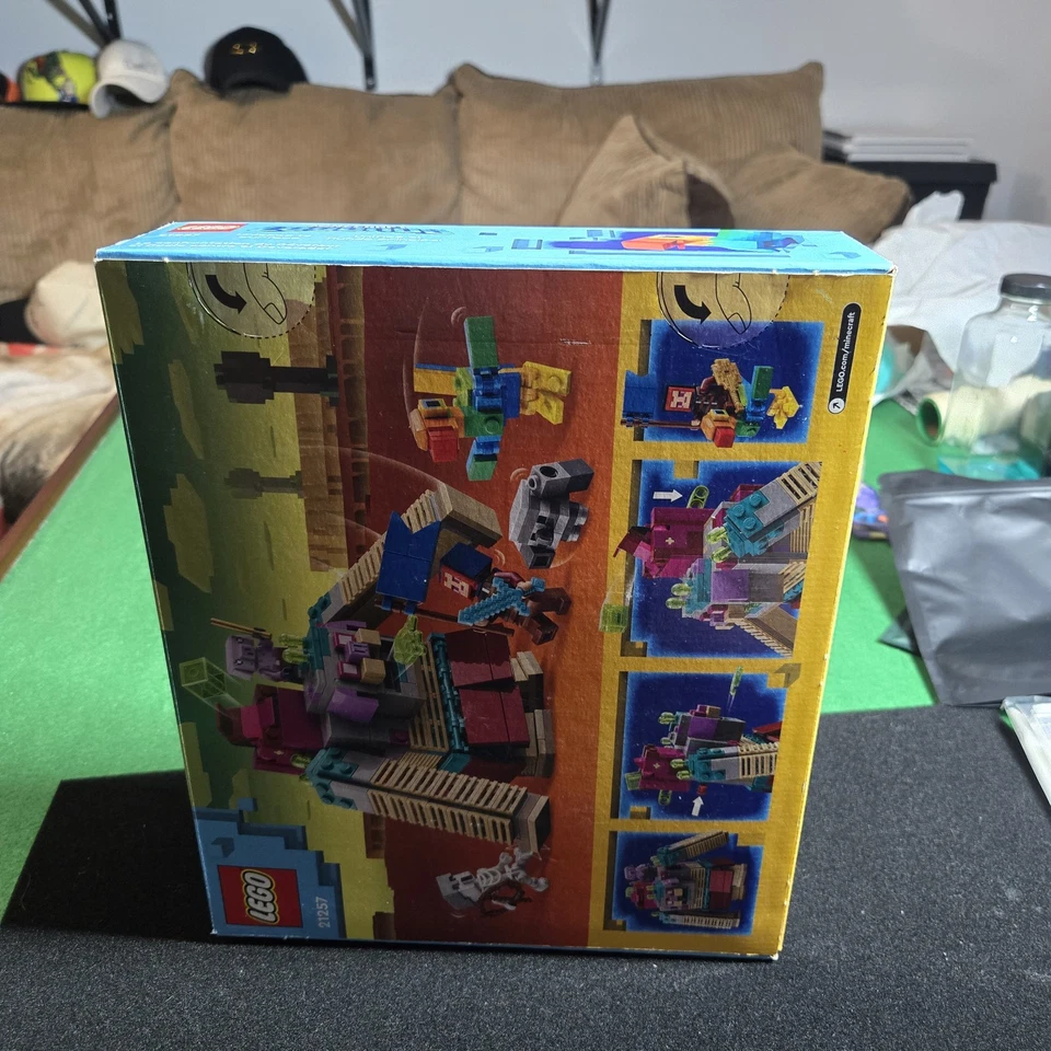 LEGO Minecraft Legends The Devourer Showdown ( 21257 ) (NISB) - Image 3 of 4