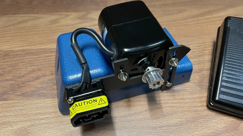 Sailrite Ultrafeed LSZ-1 - 110v Motor, Motor Base Assembly, Pedal, Wheel, Belt! - Image 3 of 4