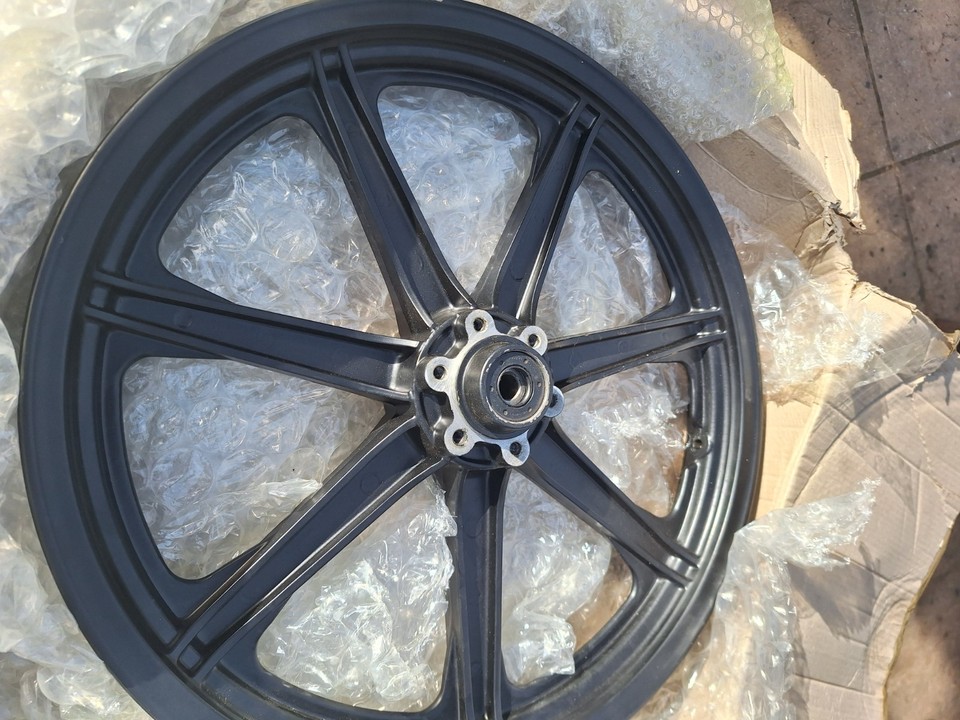 Suzuki GS550 E 1976-On Motorcycle Front Wheel Assembly 19 X 1.85 - Foto 6