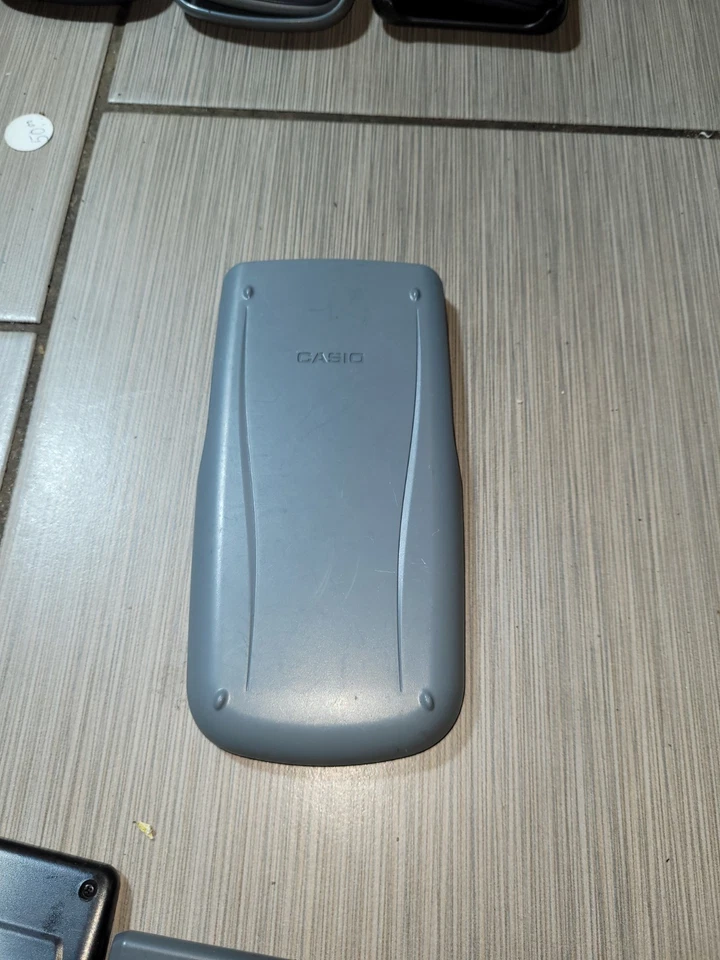 Lot 40 Casio fx-9750GII Graphing Calculator White hp sharp and more used - Image 4 of 4