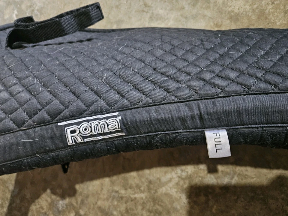 Полуподушечка из черной овчины с ремешками Roma - Изображение 2 из 4