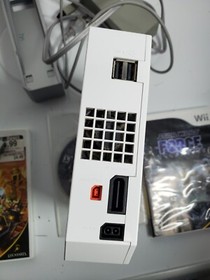 Nintendo Wii White Console Bundle RVL-001 w/ 1 Wii mote & 3 Games TESTED