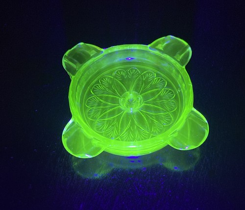 Vintage Jeannette Green Sunflower Vaseline Glass Ash Tray - Really Glows!