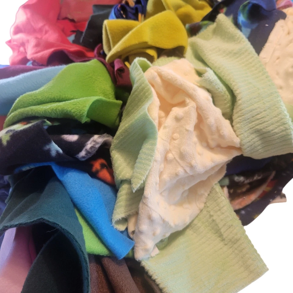 Lote de 5 libras 11 oz restos de tela polar estampado y piezas sólidas surtidas manualidades de costura Foto 2 de 4