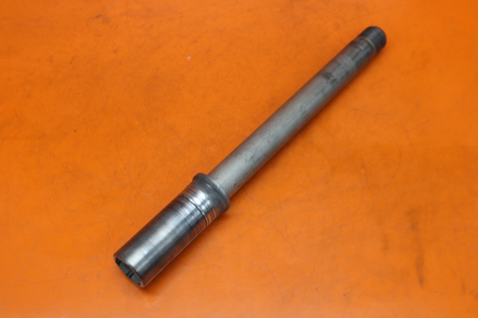 05-22 2007 SUZUKI BOULEVARD M109R OEM FRONT WHEEL RIM AXLE PIVOT BOLT