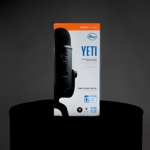 Blue Yeti Professional Multi-Pattern USB Condenser Microphone - Blackout