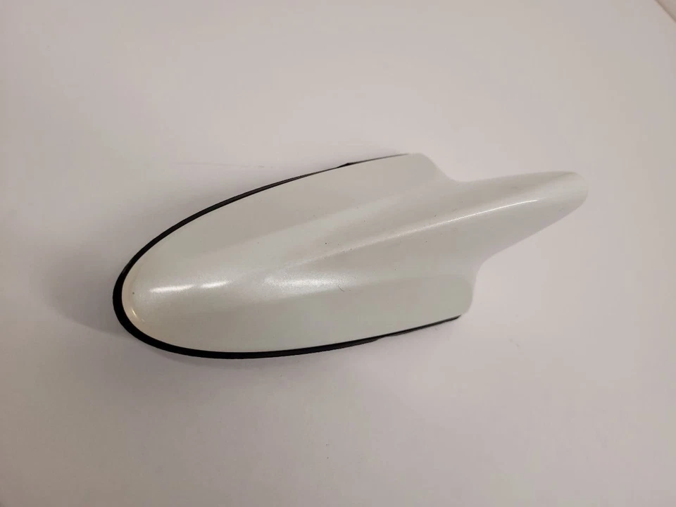 HYUNDAI ELANTRA 2011-2015 MONTADO EN TECHO ALETA DE TIBURÓN BLANCO 962103X000JR  Foto 2 de 4