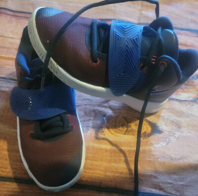 Nike Kyrie Flytrap 3 Obsidian Gym Red Boys Shoes Sz 5Y 5 Youth