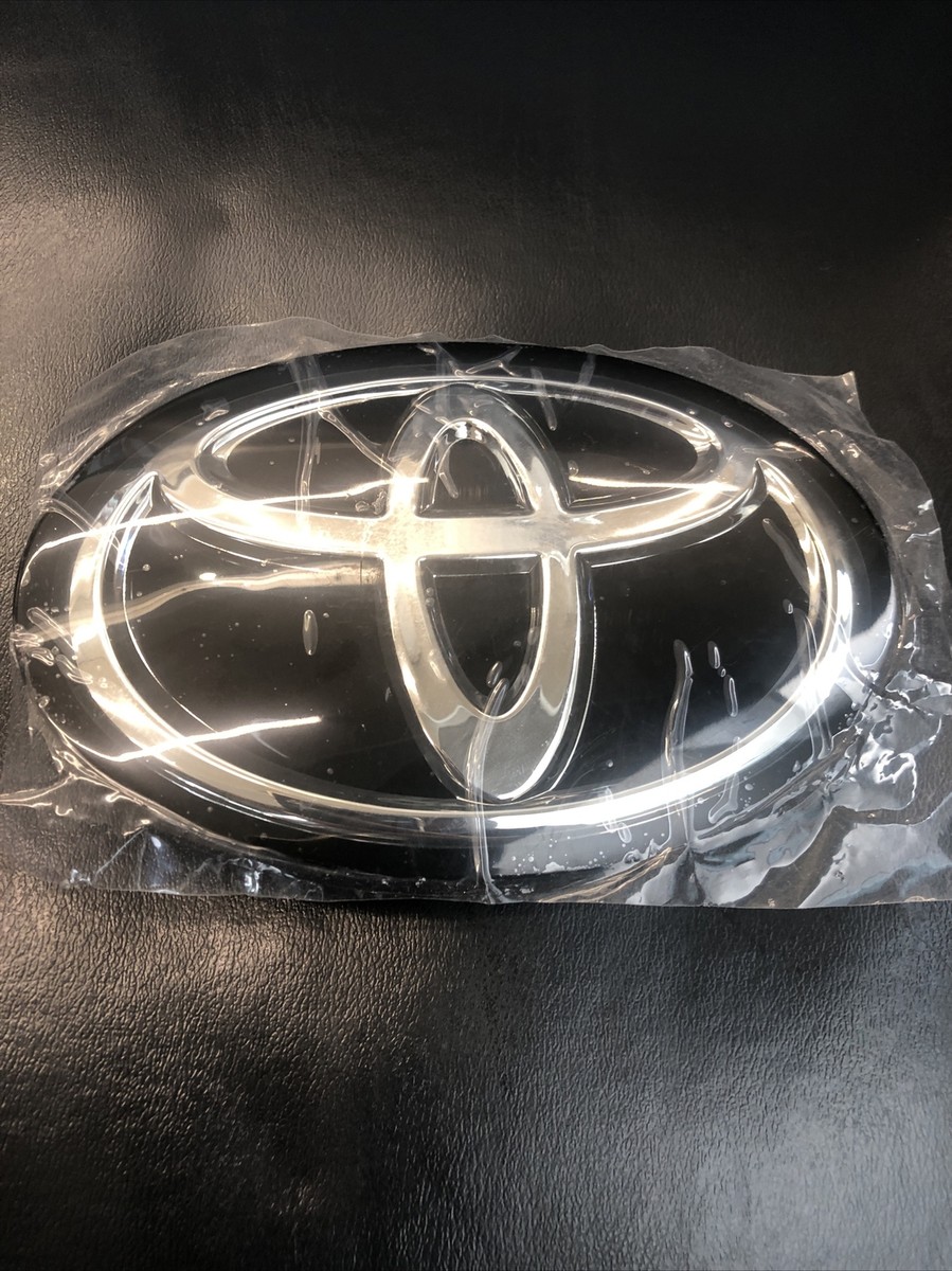 Toyota C-HR 2020,2021,2022 90975-C2023 Front Grille Logo Emblem
